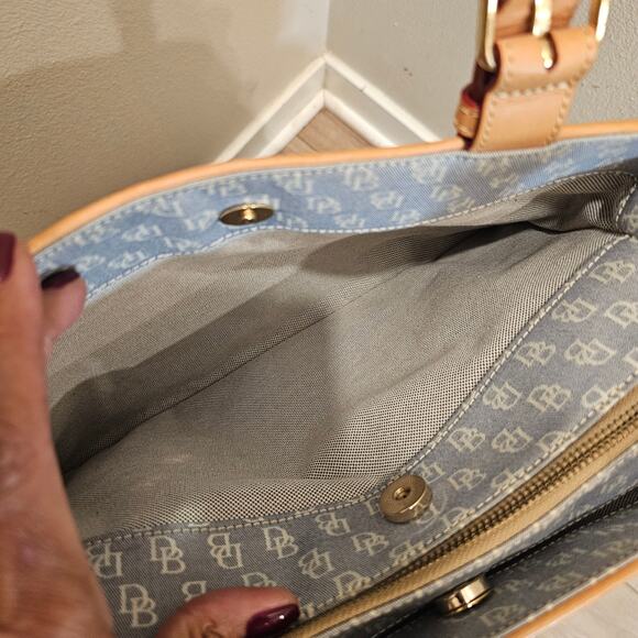 NWOT Dooney & Bourke Signature Buckle Satchel - Picture 5 of 9